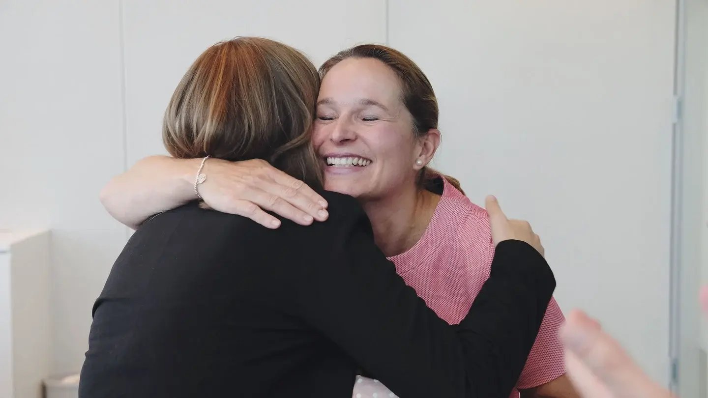Lufthansa_Launch_Hug