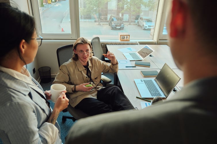 colleagues-office-interaction